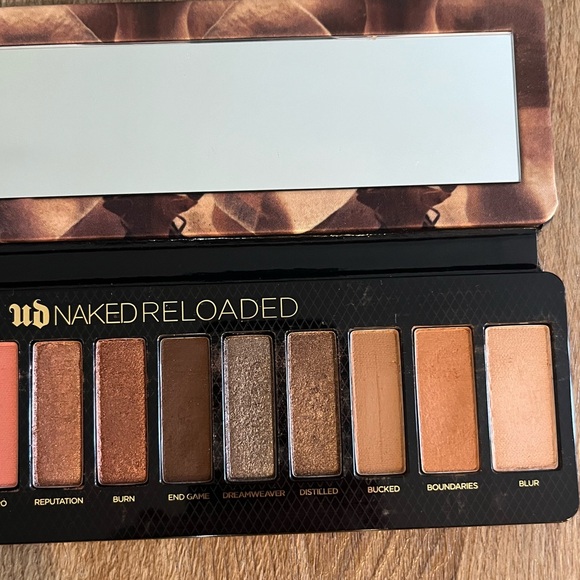 Urban Decay Naked Reloaded eyeshadow palette - Picture 6 of 7